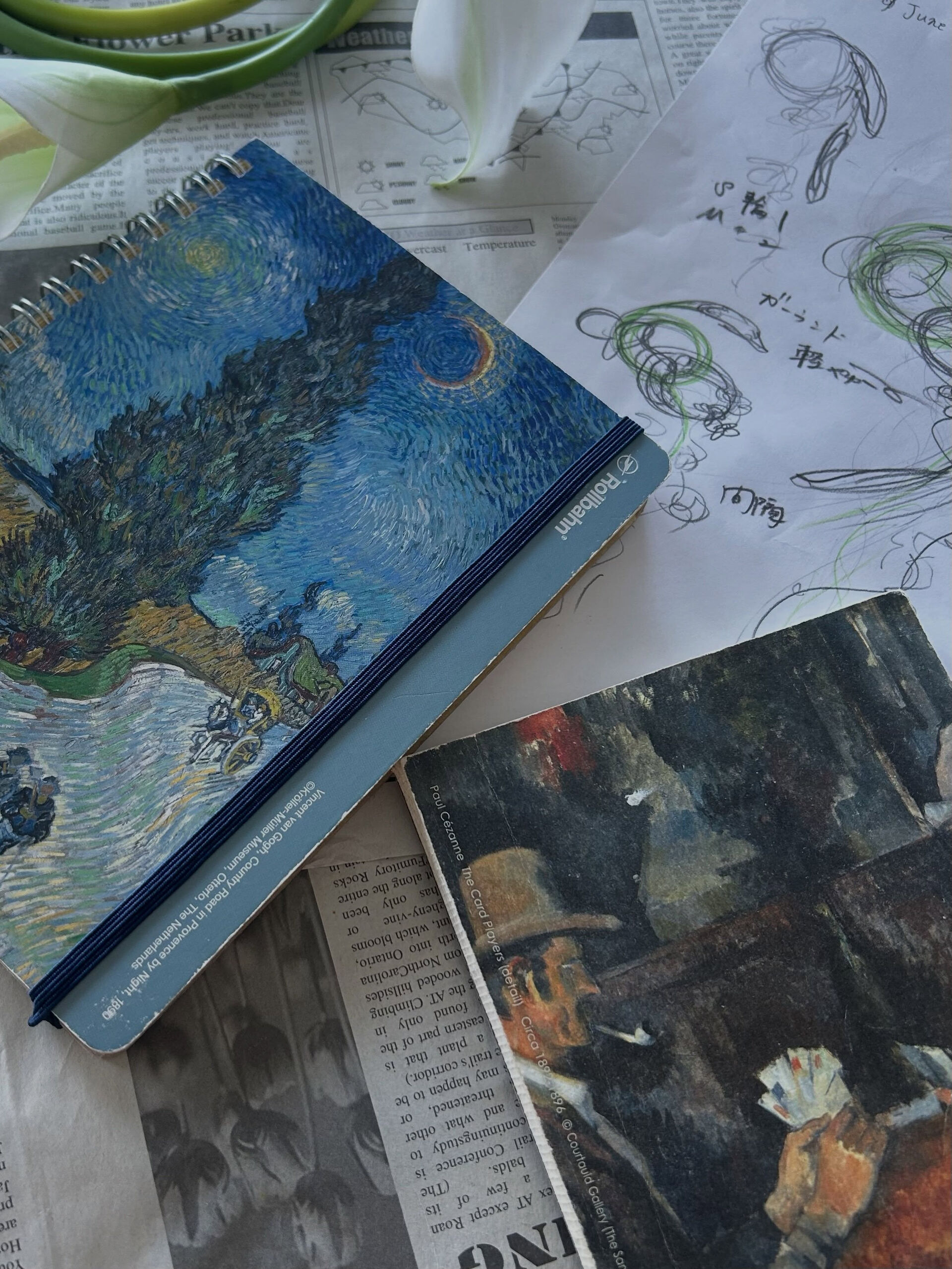 新しい作品をつくる時は いつもお気に入りのノートに